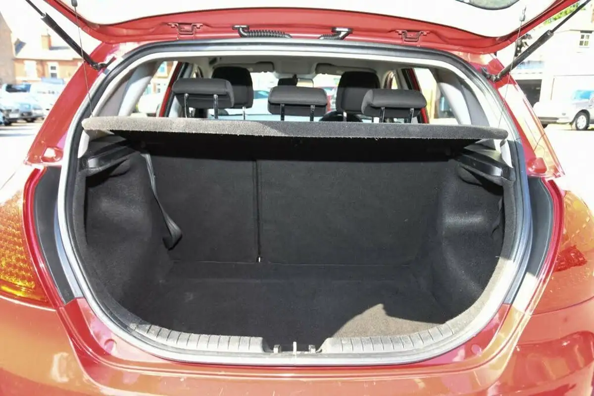 2011-kia-ceed-16td-1-89bhp-big-7