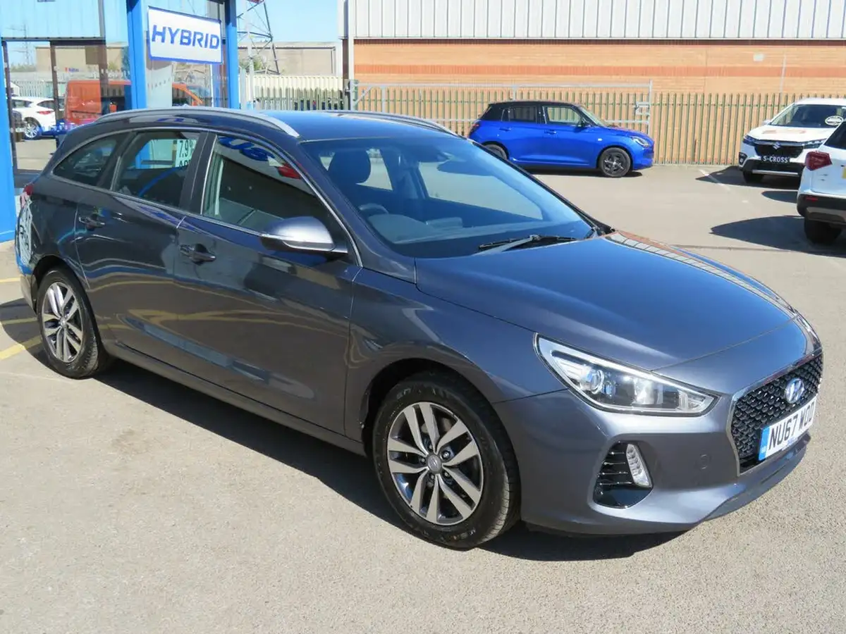 2018-hyundai-i30-10-t-gdi-se-tourer-big-15
