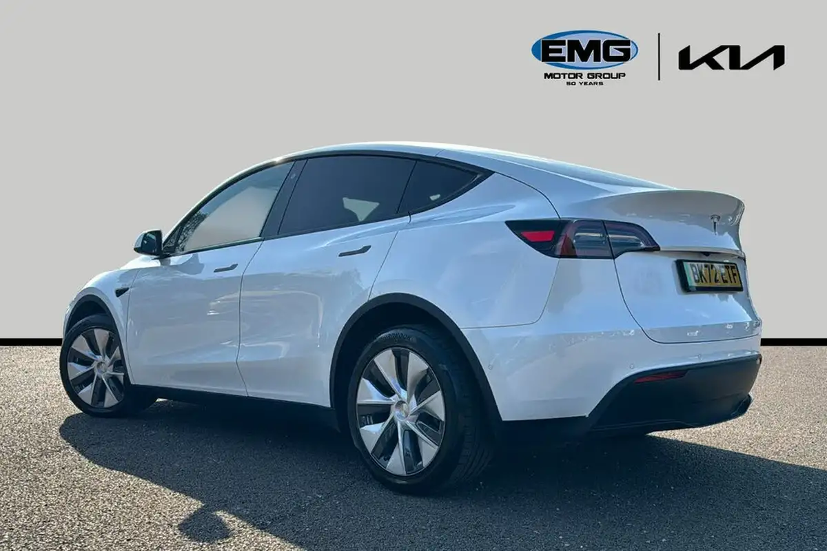 2022-tesla-model-y-e-long-range-big-4