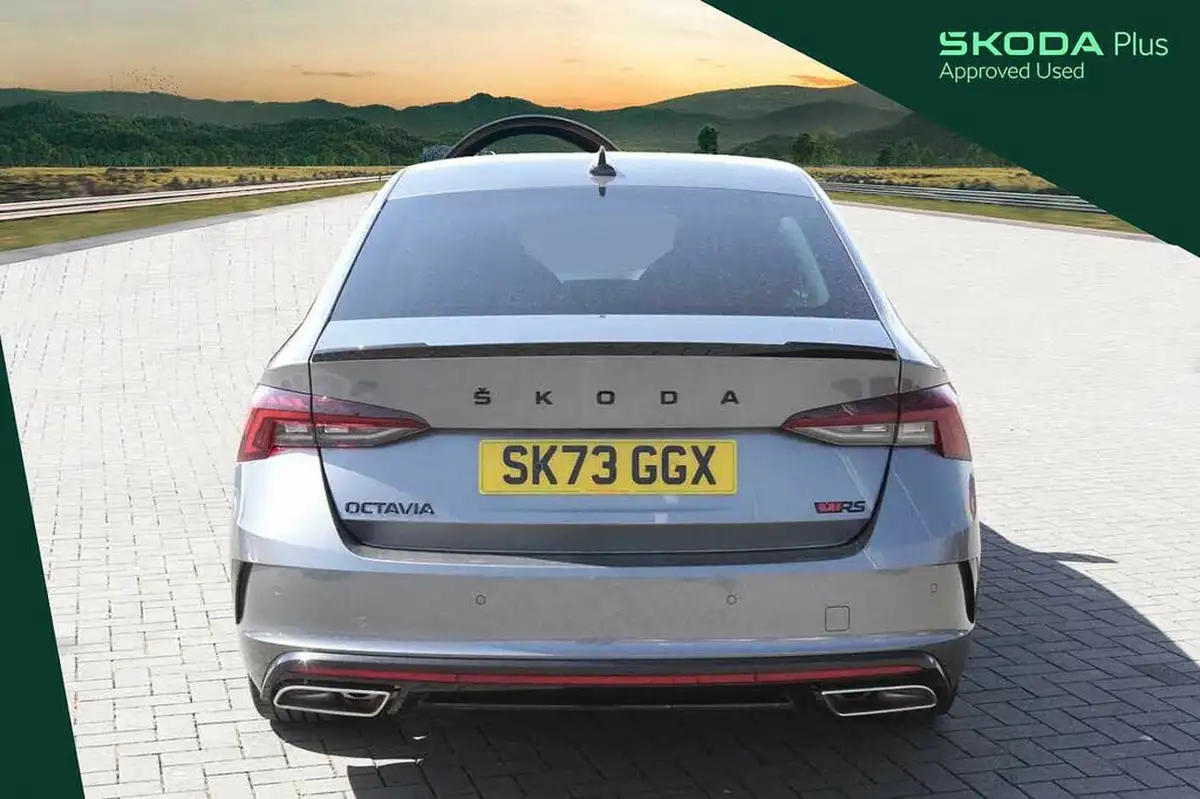 2023-skoda-octavia-20-tsi-vrs-hatchback-dsg-big-12