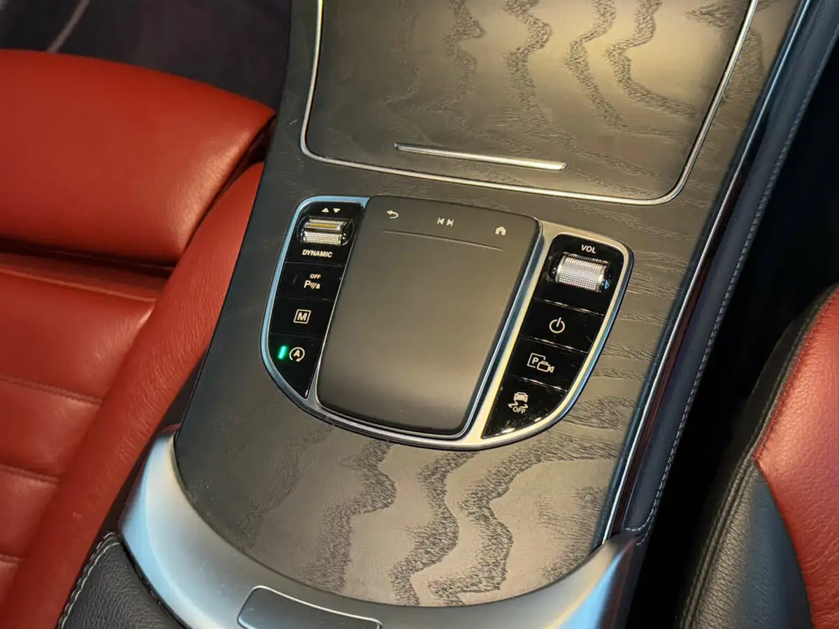 2020-mercedes-benz-glc-class-big-21