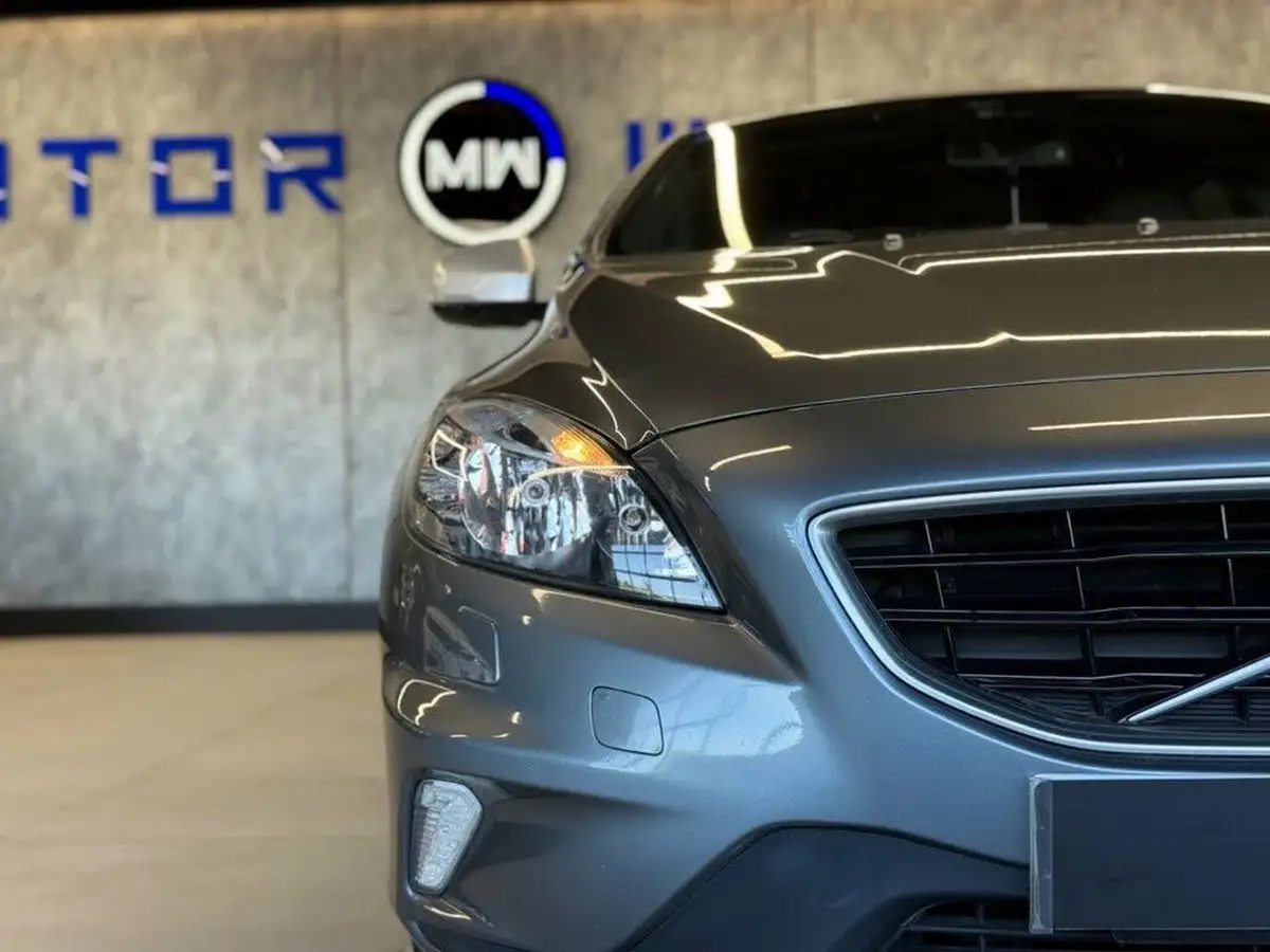 2014-volvo-v40-16td-d2-r-design-big-42