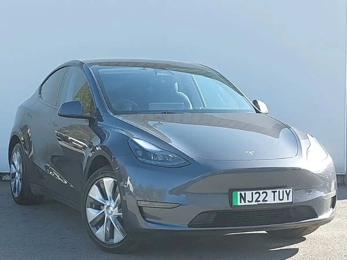 2022-tesla-model-y-e-long-range-big-0