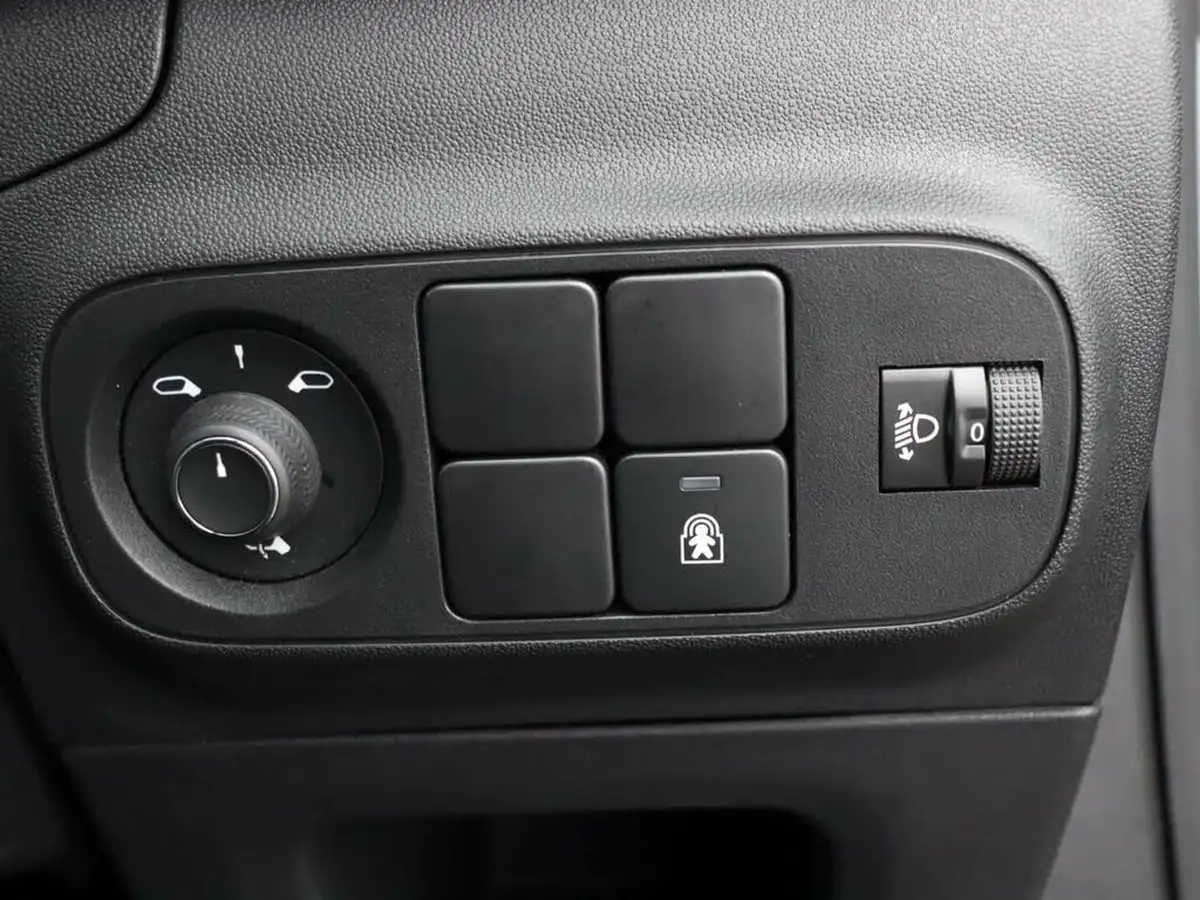 2023-citroen-c3-12-puretech-c-series-edition-83ps-ss-big-43