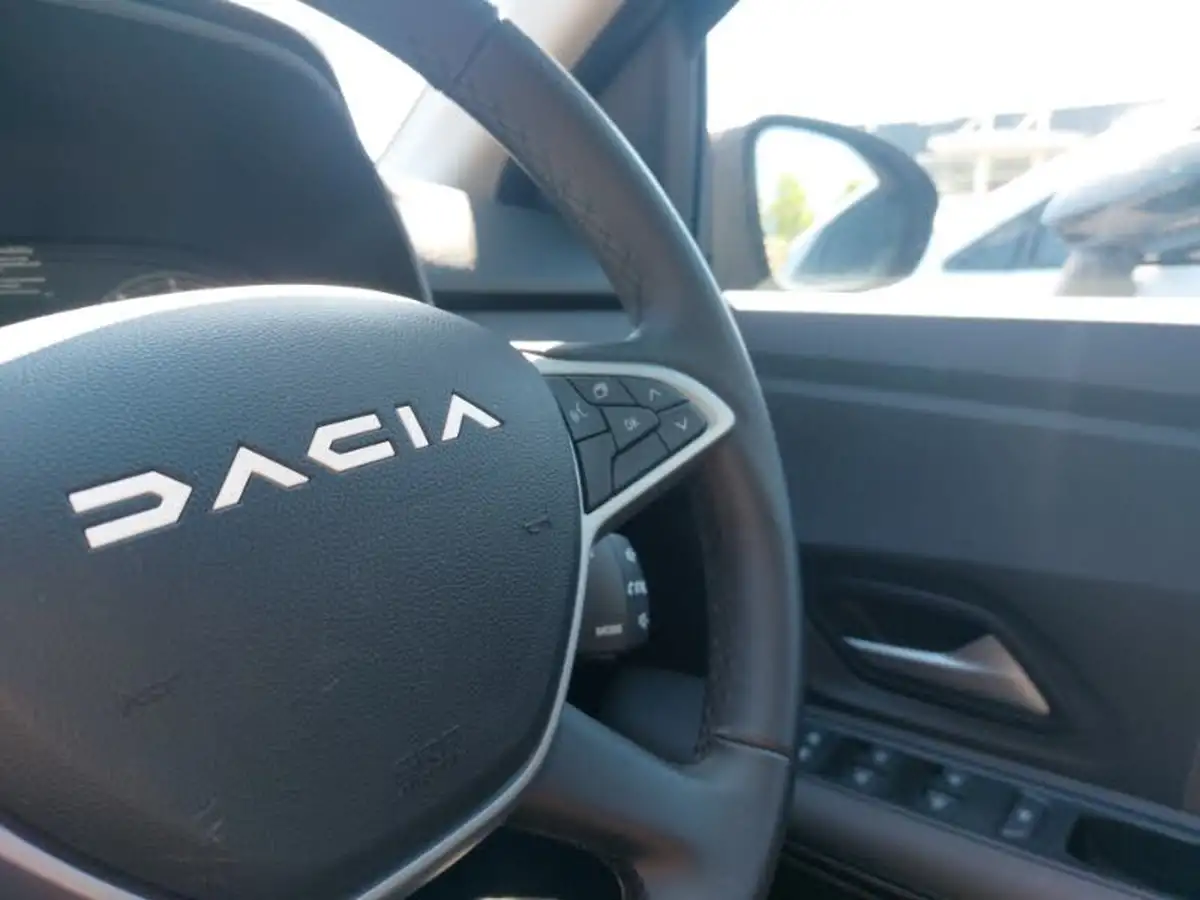 2024-dacia-sandero-stepway-10-tce-extreme-90bhp-big-17