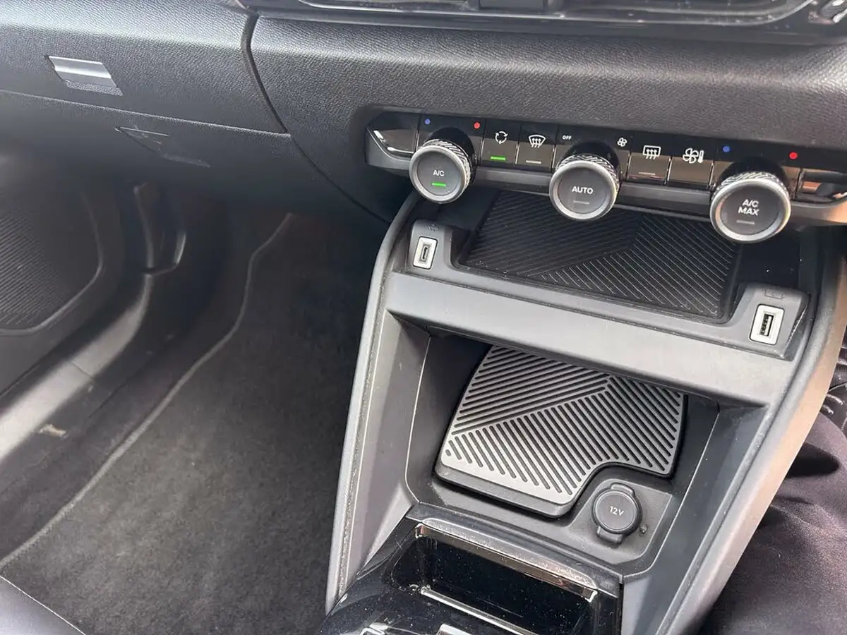2022-citroen-c4-12-puretech-sense-plus-eat8-big-40