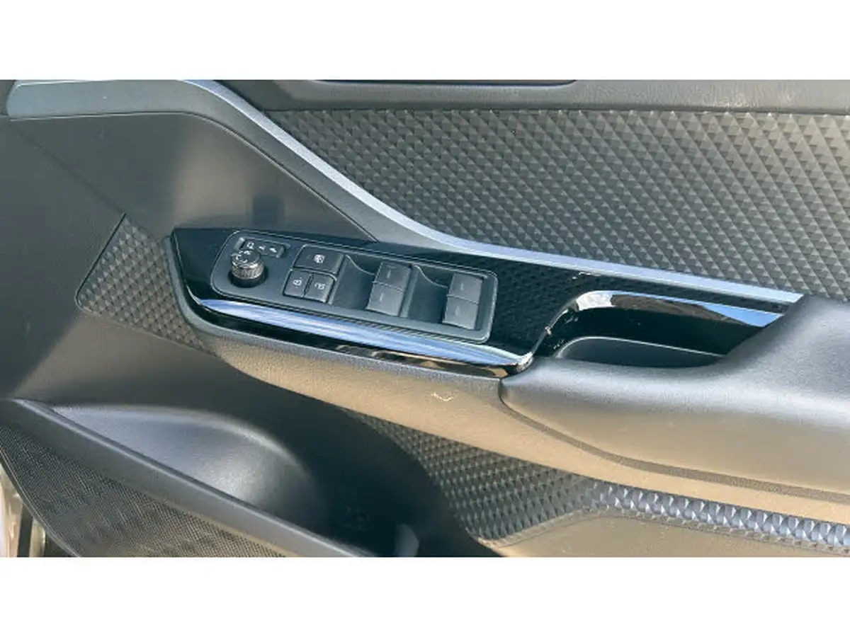 2021-toyota-c-hr-18-vvt-i-design-big-24