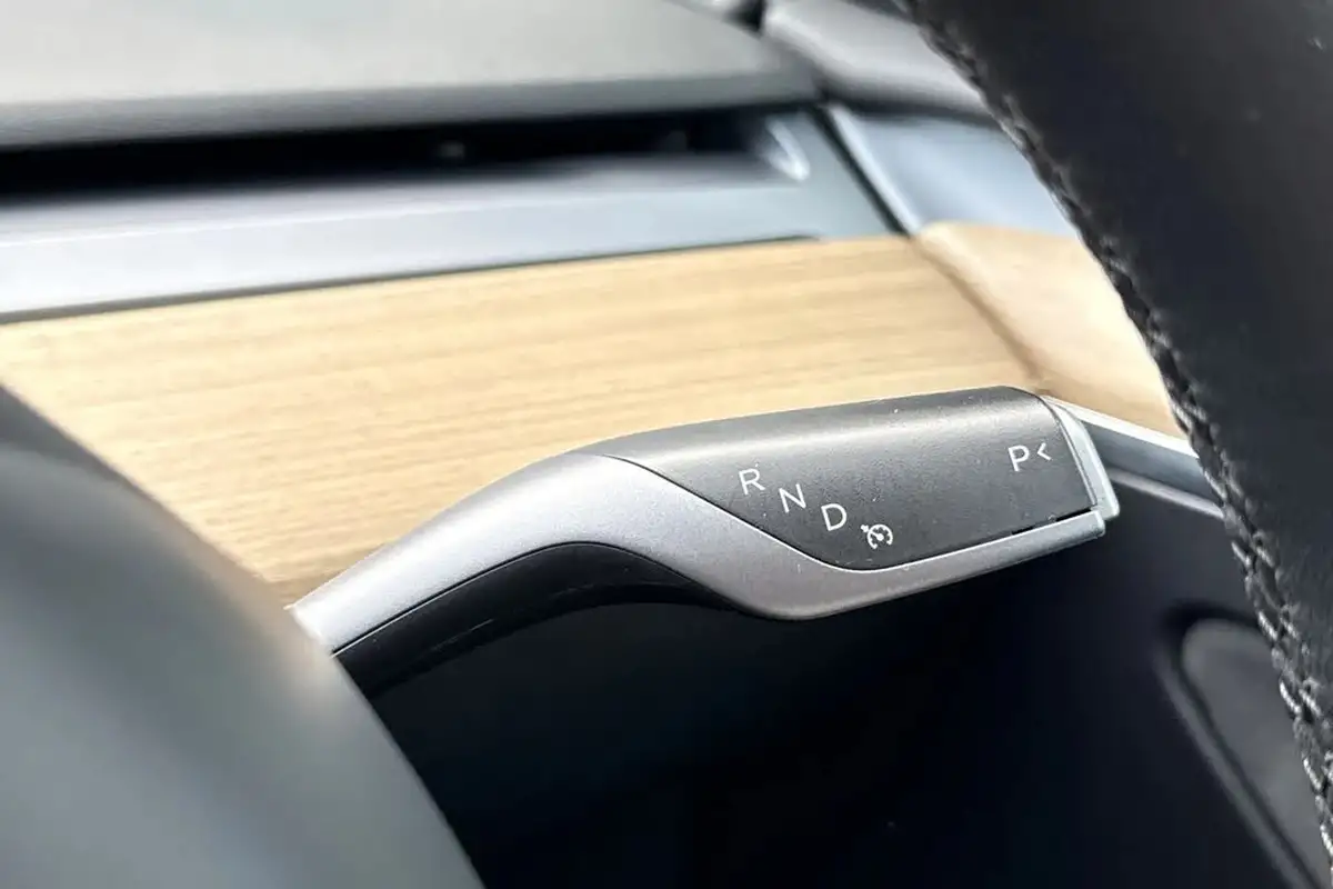 2022-tesla-model-y-e-long-range-big-25