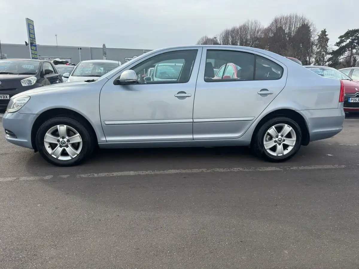 2011-skoda-octavia-16-se-hatchback-big-6