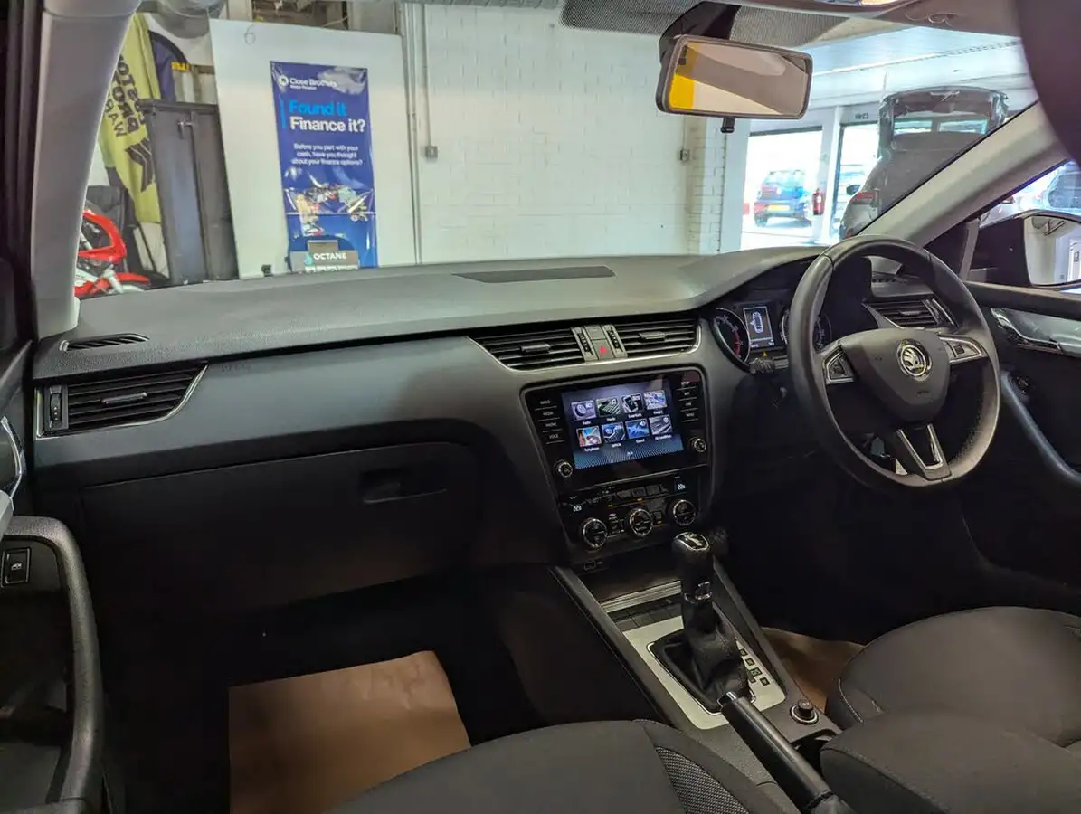 2019-skoda-octavia-15-tsi-se-estate-dsg-big-5