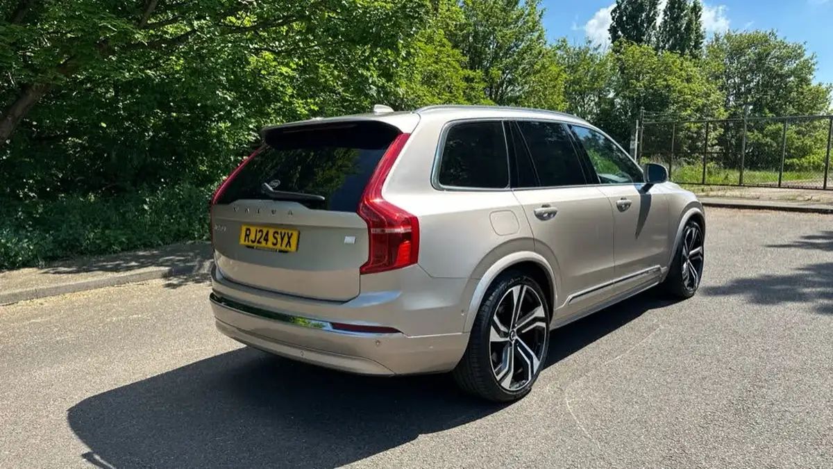 2024-volvo-xc90-20-t8-ultimate-dark-big-33
