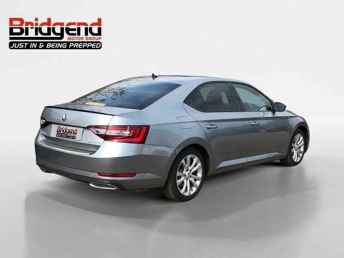 2019-skoda-superb-15-tsi-sportline-hatchback-dsg-big-2