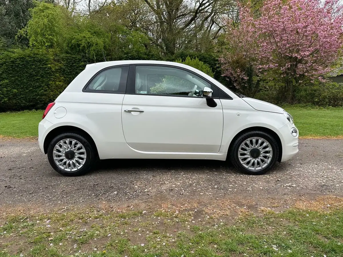 2021-fiat-500-10-lounge-big-3