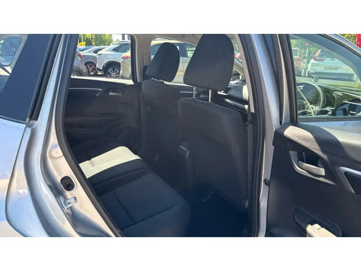 2020-honda-jazz-13-i-vtec-se-cvt-big-15