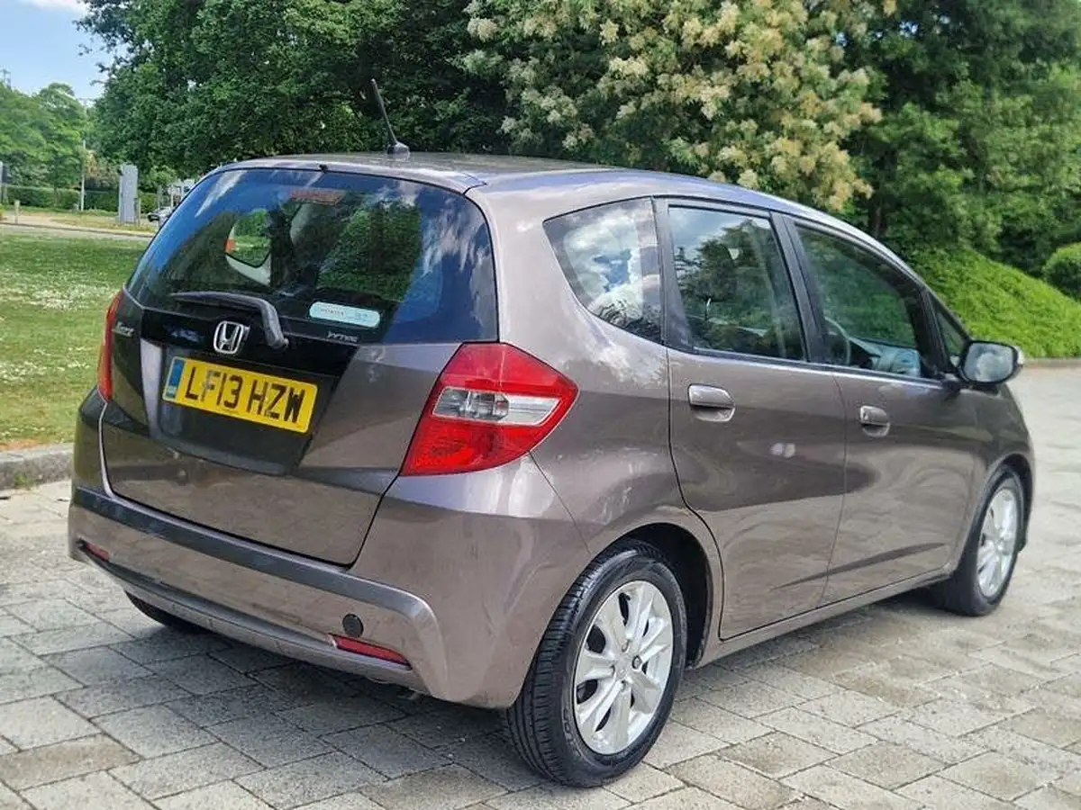 2013-honda-jazz-14-es-big-2