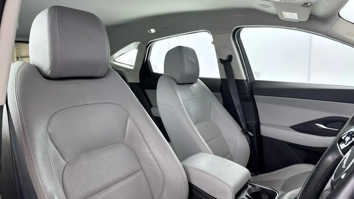 2021-jaguar-e-pace-15-p300e-r-dynamic-se-big-23
