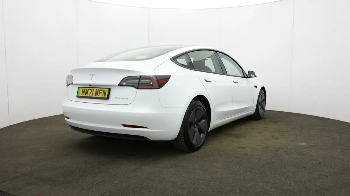 2022-tesla-model-3-e-long-range-big-59