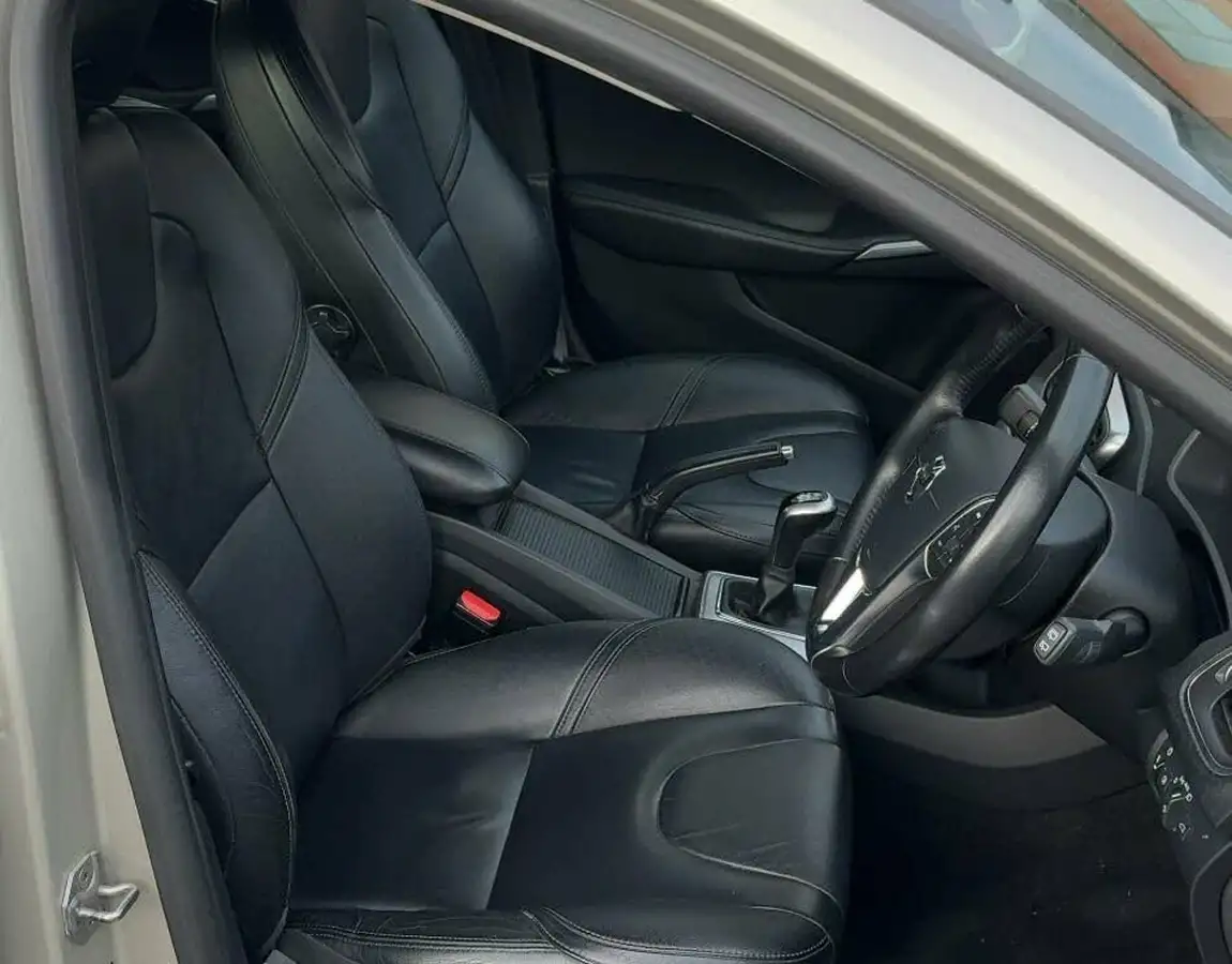 2018-volvo-v40-20-t3-inscription-big-12