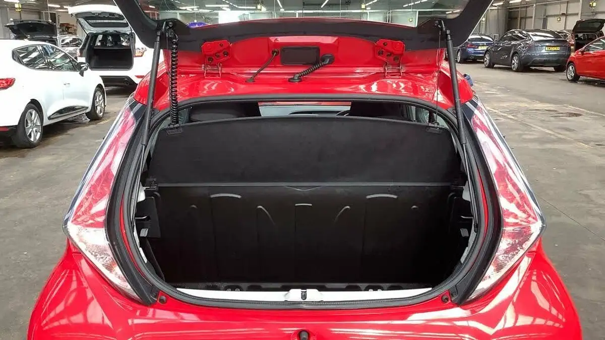 2015-toyota-aygo-10-vvt-i-x-3d-big-10