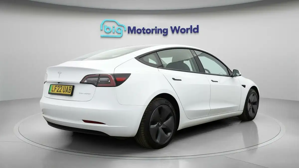 2022-tesla-model-3-e-long-range-big-6
