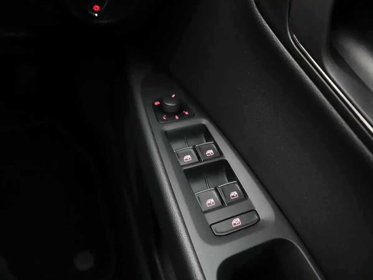 2020-seat-leon-15-tsi-evo-fr-black-edition-150ps-hatchback-dsg-big-38