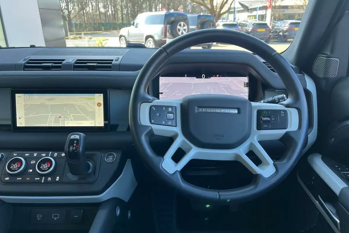 2024-land-rover-90-defender-20-p300-se-big-27