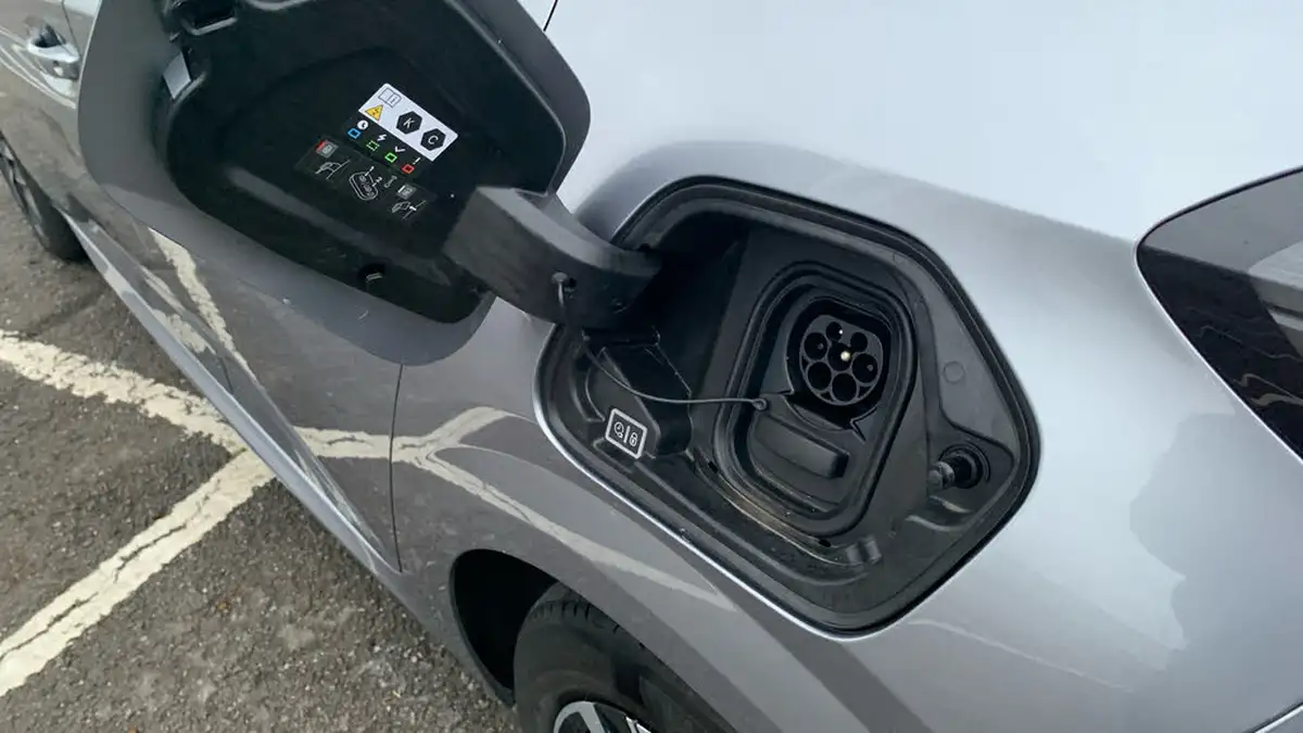 2024-peugeot-208-e-e-style-big-42