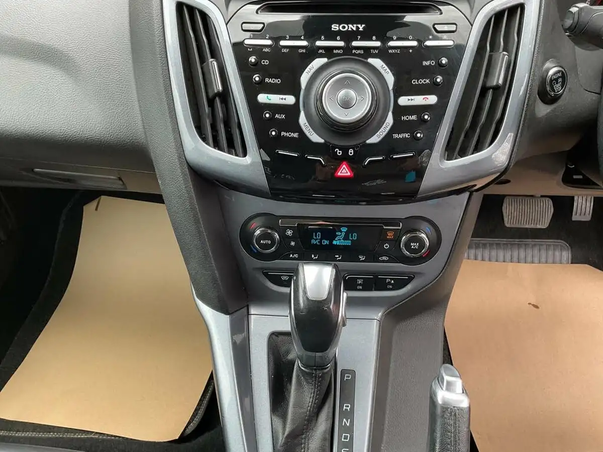 2013-ford-focus-20td-titanium-x-estate-powershift-big-25