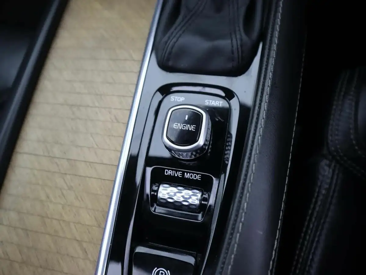 2017-volvo-s90-20td-d4-inscription-big-33