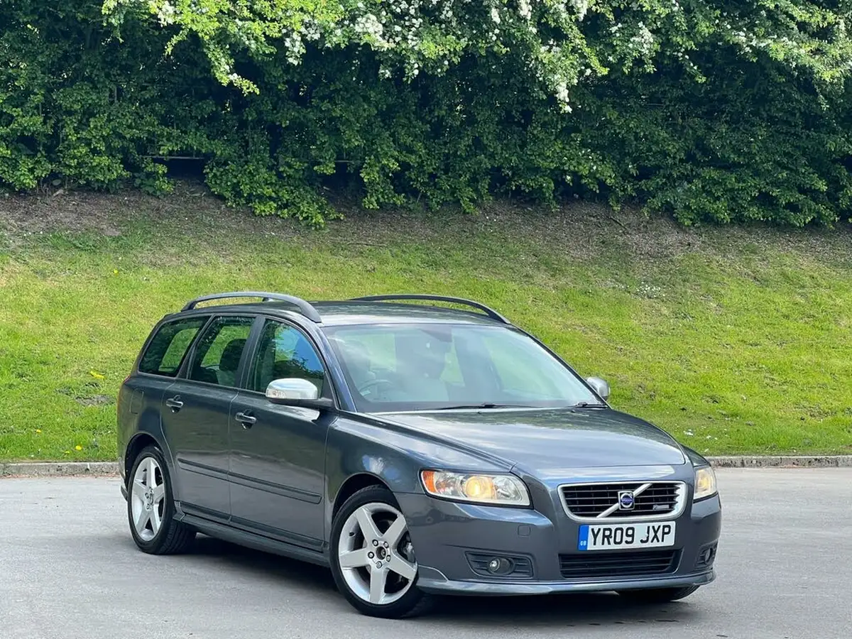2009-volvo-v50-20td-r-design-sport-big-3