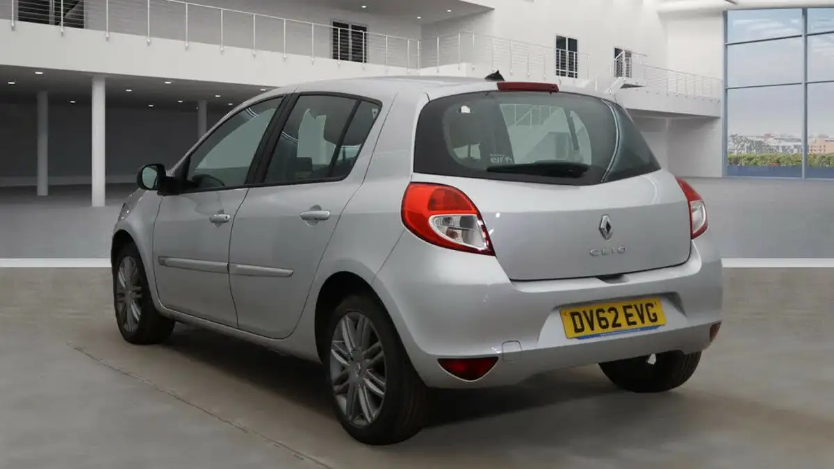 2012-renault-clio-12-dynamique-tom-tom-16v-75bhp-hatchback-5d-big-2
