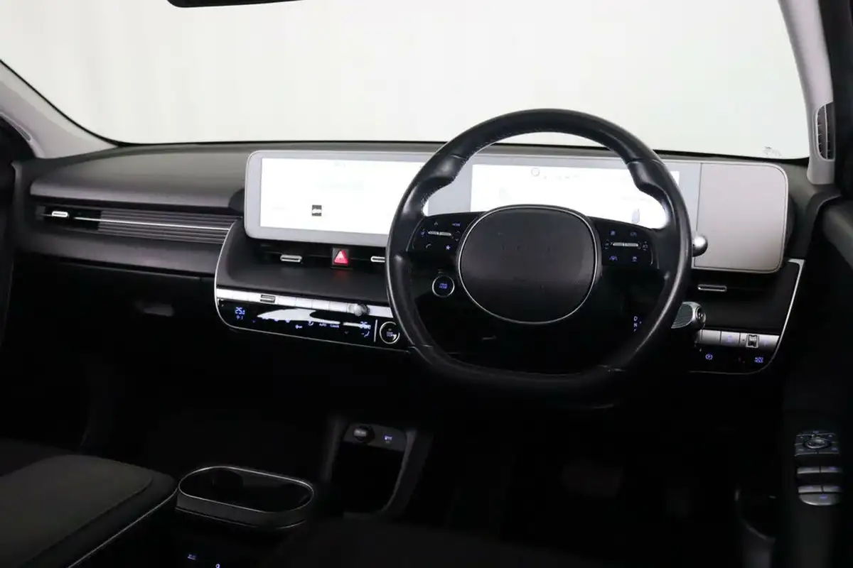 2022-hyundai-ioniq-5-e-se-connect-big-14