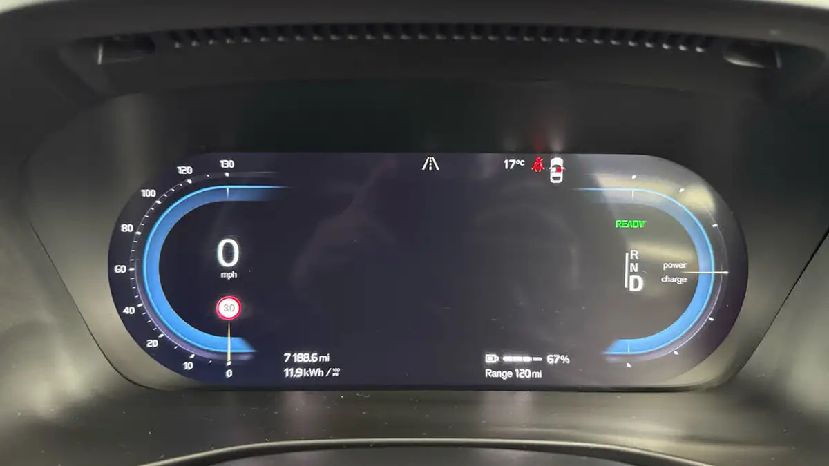 2022-volvo-c40-e-twin-recharge-pro-big-12