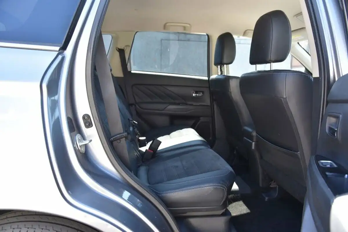2018-mitsubishi-outlander-20-juro-phev-big-21