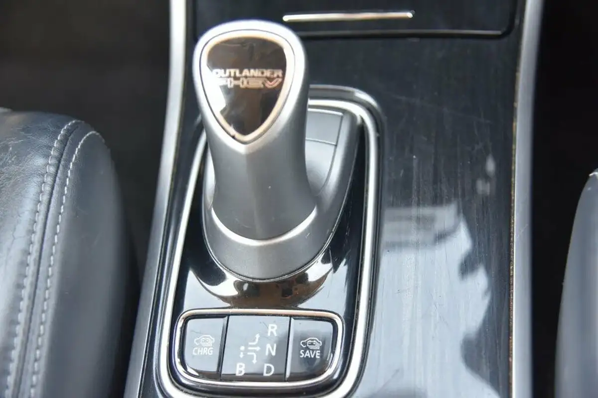2018-mitsubishi-outlander-20-juro-phev-big-49