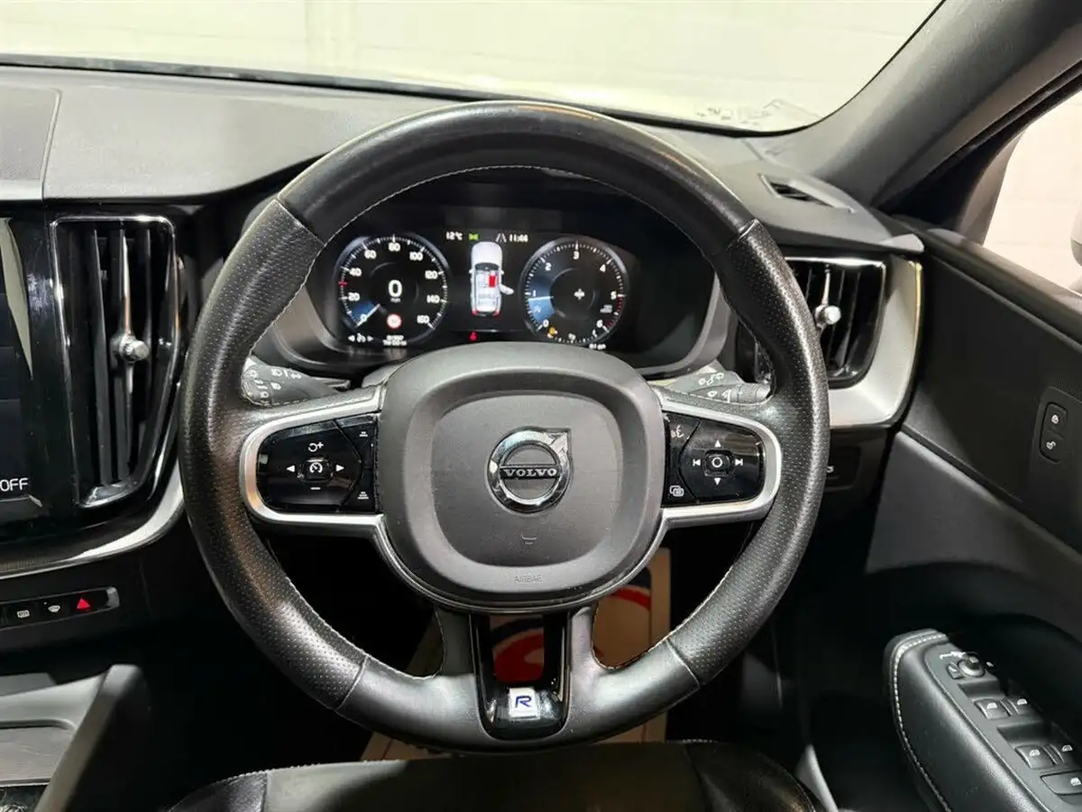 2018-volvo-xc60-20td-d4-r-design-4x4-big-38