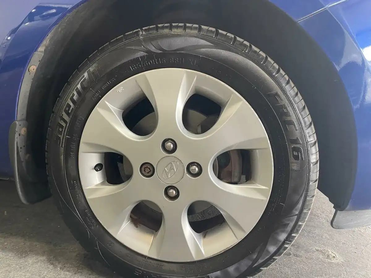 2010-hyundai-i20-14-comfort-5d-auto-big-4