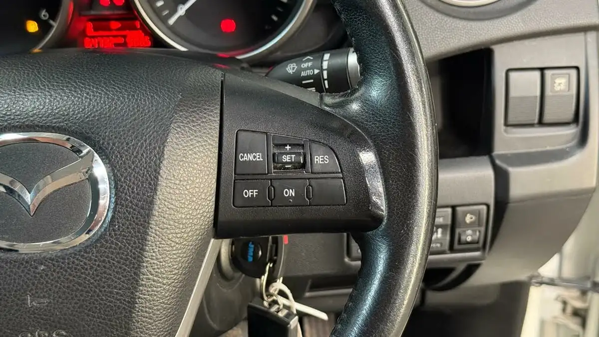 2012-mazda-mazda5-16d-sport-big-26