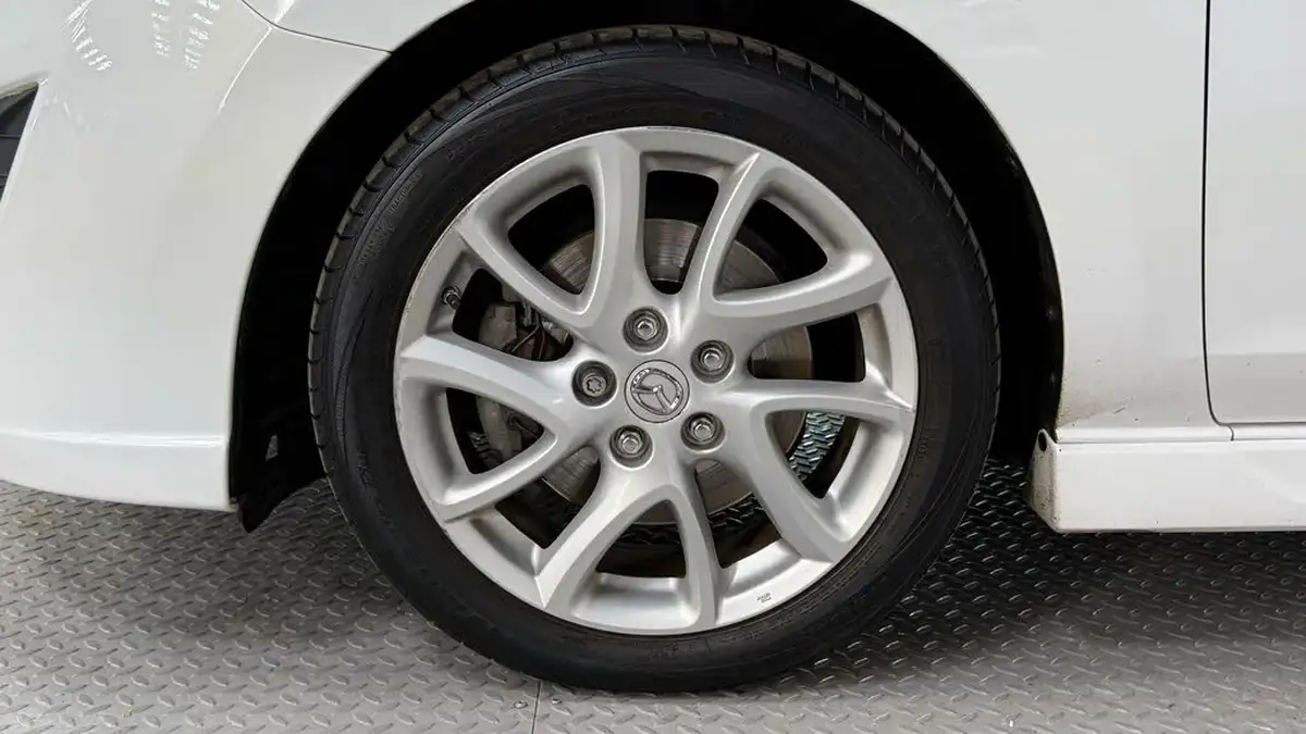 2012-mazda-mazda5-16d-sport-big-2