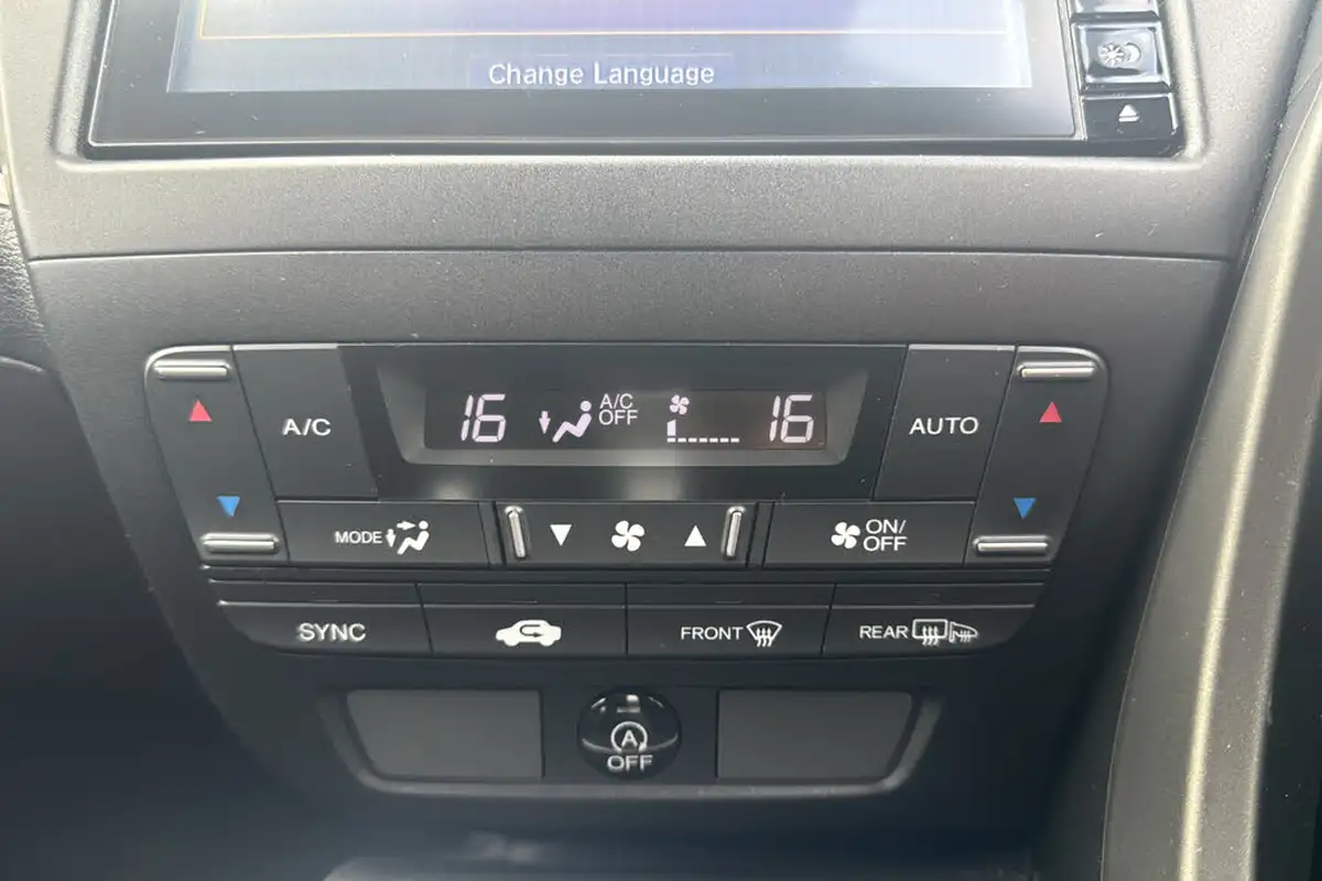 2017-honda-civic-18-i-vtec-se-plus-navi-ss-hatchback-big-15
