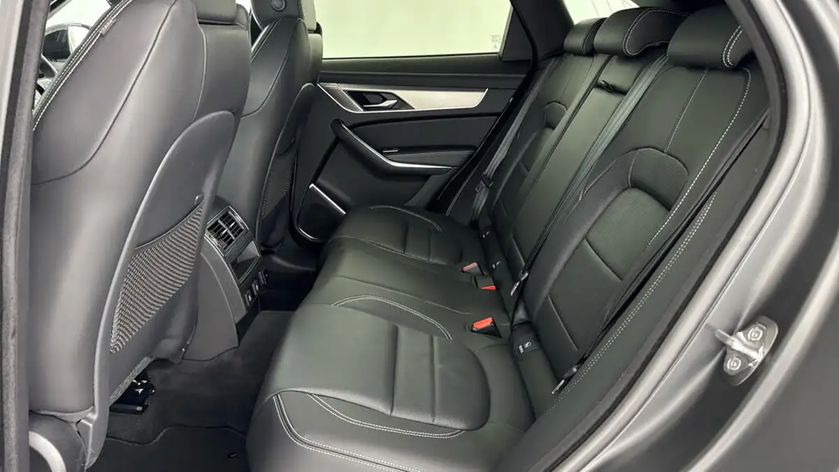 2024-jaguar-f-pace-20-d200-r-dynamic-se-black-90th-anniversary-edition-big-13