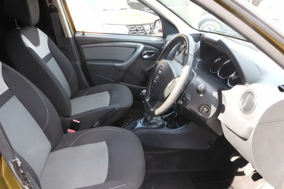 2016-dacia-duster-15dci-laureate-110hp-eu6-4x4-window-van-big-23
