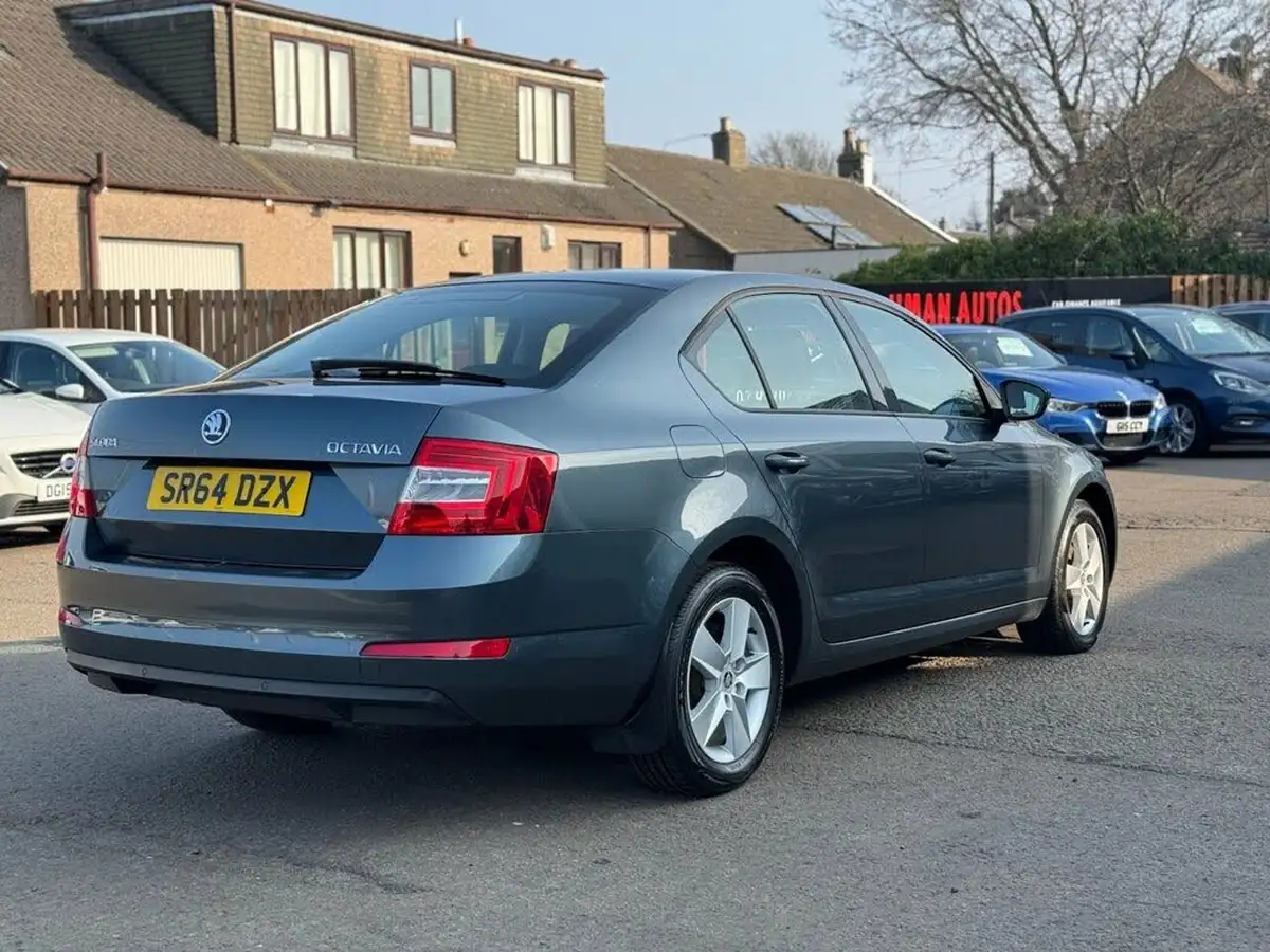 2014-skoda-octavia-20tdi-se-hatchback-big-6