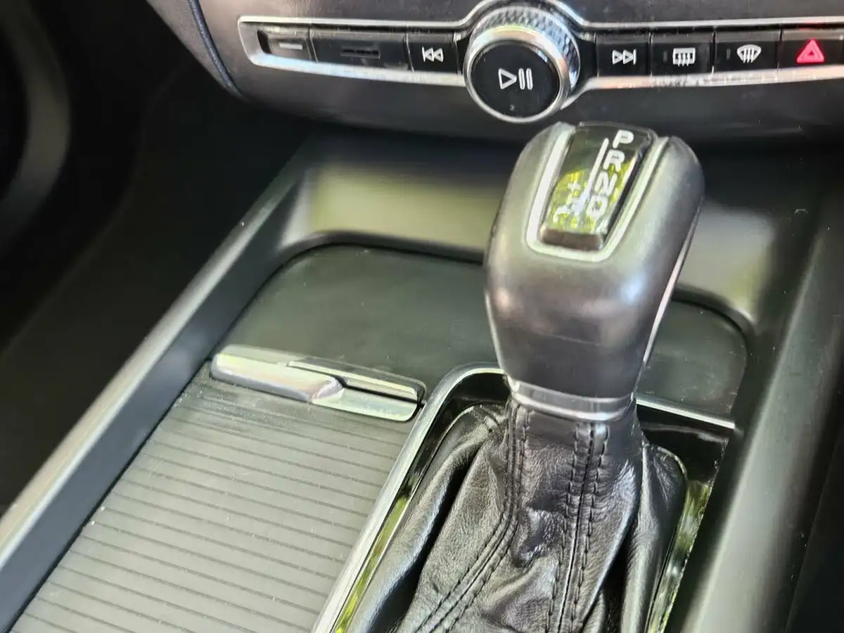 2018-volvo-xc60-20td-d4-momentum-pro-awd-geartronic-big-38