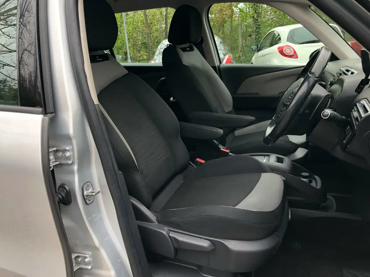 2016-citroen-grand-c4-picasso-16bluehdi-exclusive-eat6-big-31