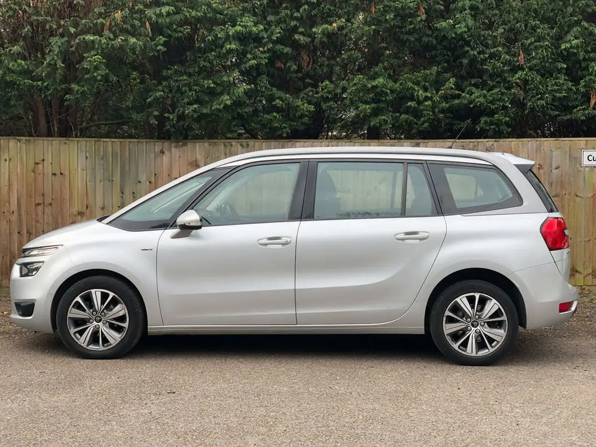 2016-citroen-grand-c4-picasso-16bluehdi-exclusive-eat6-big-7