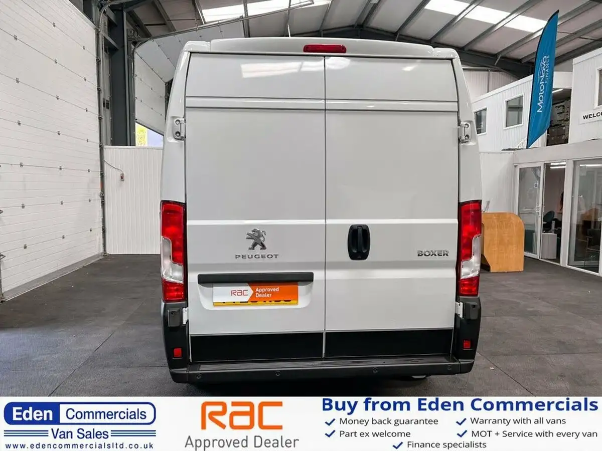 2025-peugeot-boxer-22-bluehdi-professional-premium-335-l3h2-panel-big-3