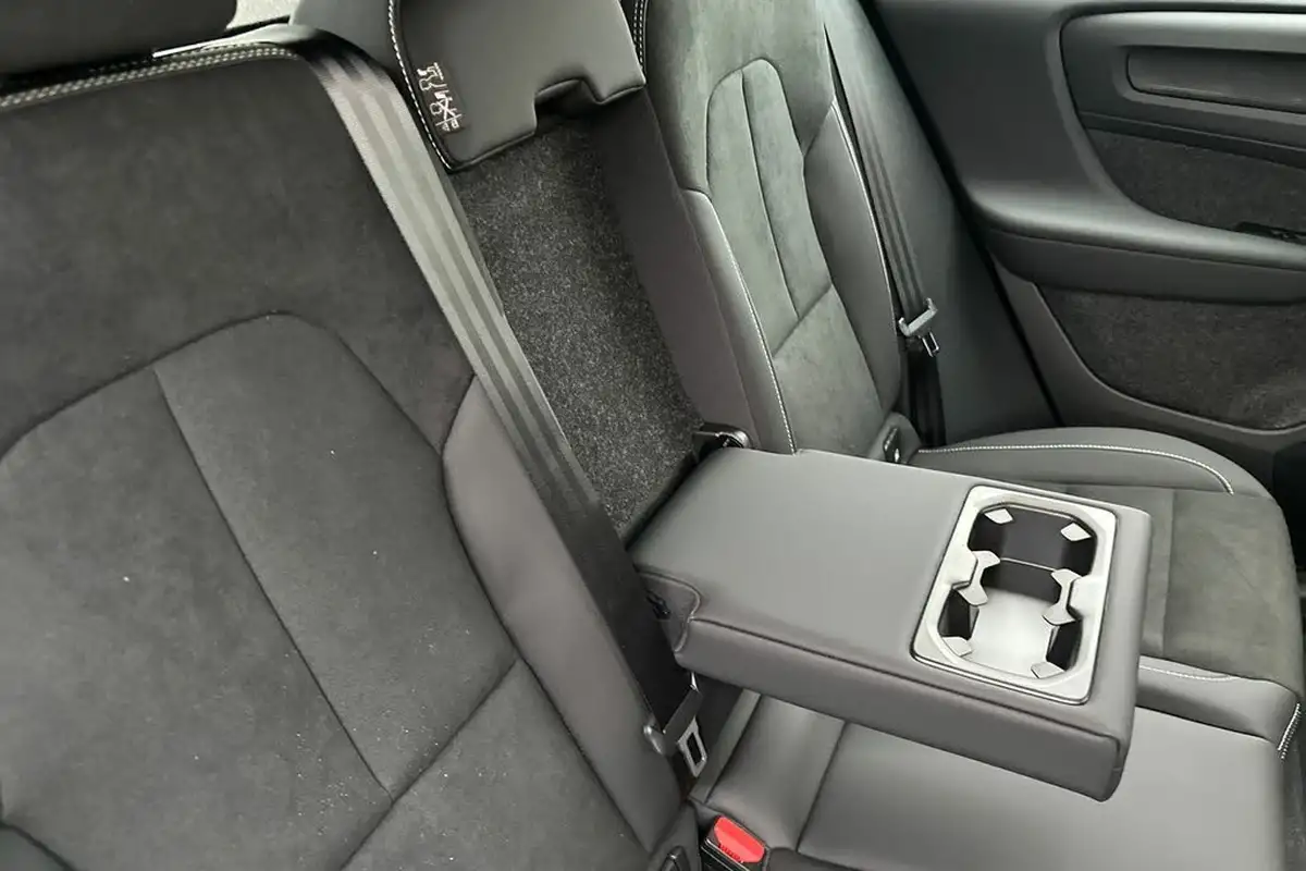 2024-volvo-xc40-20-b3-plus-big-28