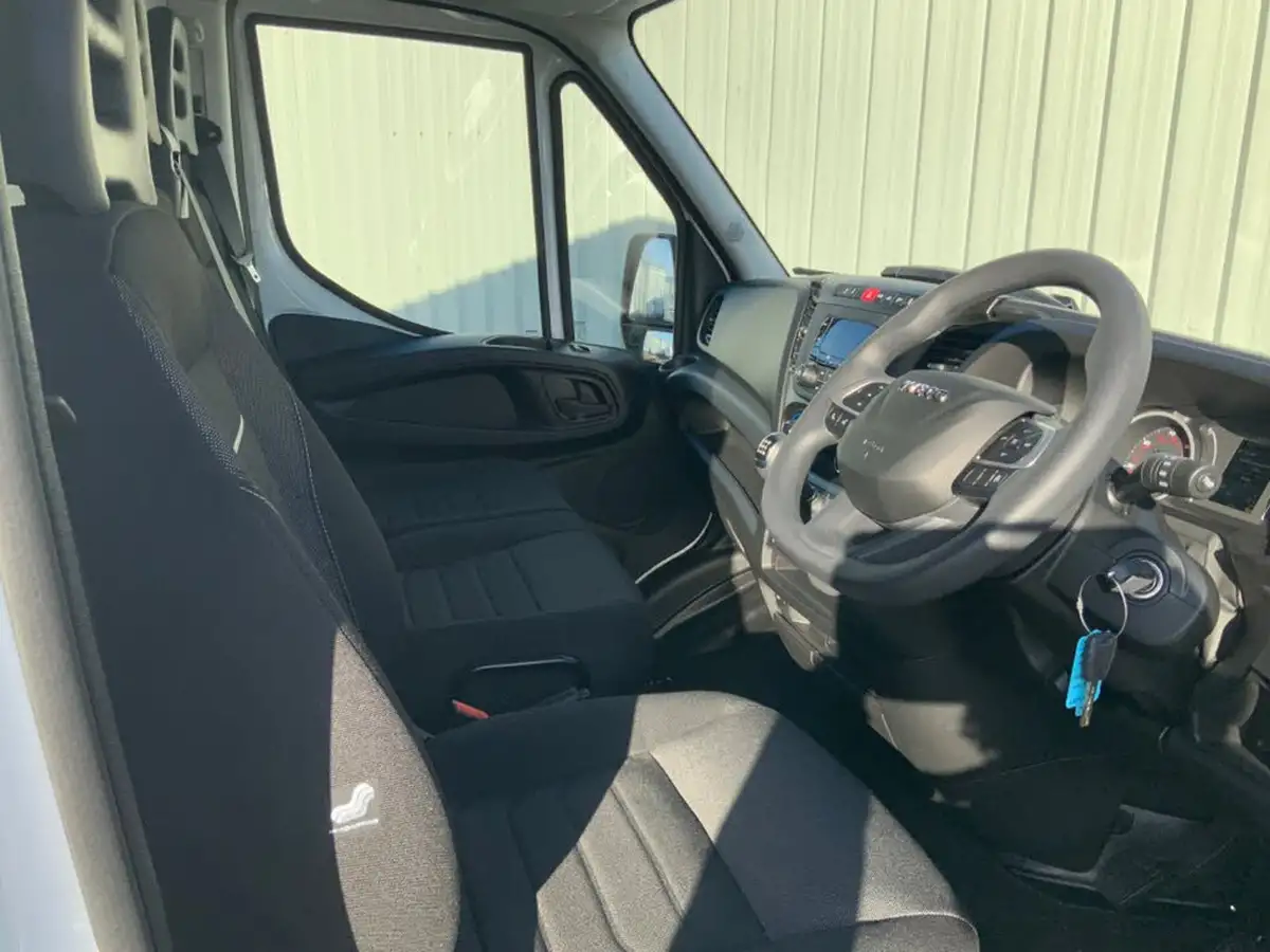 2023-iveco-daily-s-class-23td-35s14v-business-3520mm-h2-136pseu6dt-big-17