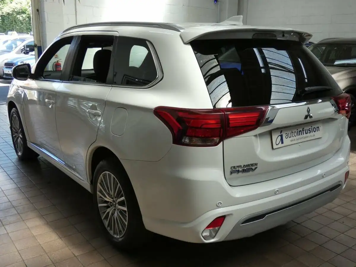 2021-mitsubishi-outlander-24-dynamic-safety-phev-big-18